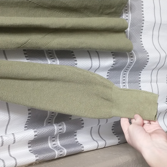 Cardigan - Picture 2 of 2